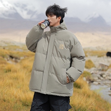 灰绿色