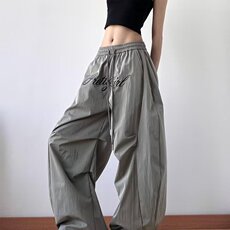 美式灰色字母刺绣褶皱伞兵工装裤女2025春季宽松新款阔腿弯刀长裤，女装休闲裤，星座1210-1