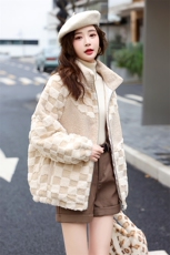 韩版温柔风棋盘格羊羔毛外套女2025年冬季新款加厚显瘦毛绒绒上衣，女装皮草，姿衣坊