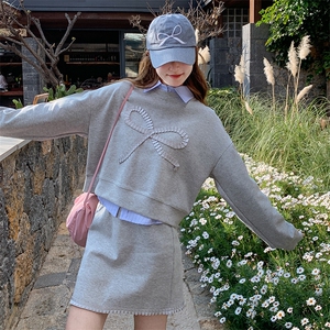 灰色休闲运动套装女早春miu系学院风蝴蝶结卫衣衬衫半身裙三件套图片