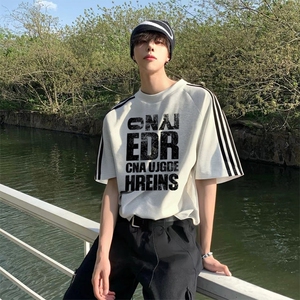 抖音得物品质二开240克宽松纯棉美式潮牌印花三条杠中性风短袖T恤图片