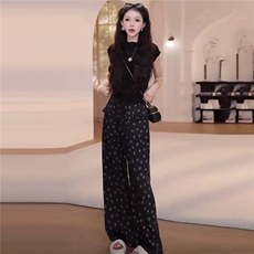 高级感时尚套装女夏新款黑色收腰短袖花朵印花木耳边屁帘裤两件套，女装套装/套裙，江南
