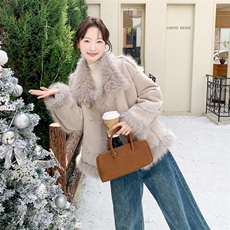 现货：冬季新款高级感宽松加厚皮毛一体外套2C135-8956P255K378，女装皮草，2C135