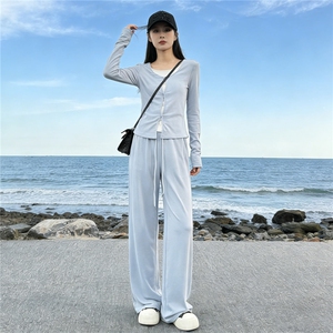 个性简约时尚休闲套装女春圆领扭结珠扣拼接短款上衣阔腿裤两件套图片