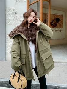 军绿色羊羔毛大翻领加厚保暖派克服冬独特超好看复古外套，女装羊羔毛/颗粒绒，浙宝212A