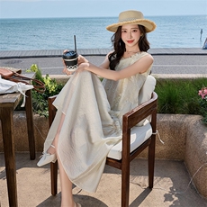 法式甜美绣花背心连衣裙女亮片拼接2025夏季新款设计感度假风长裙，女装连衣裙，潮流依族