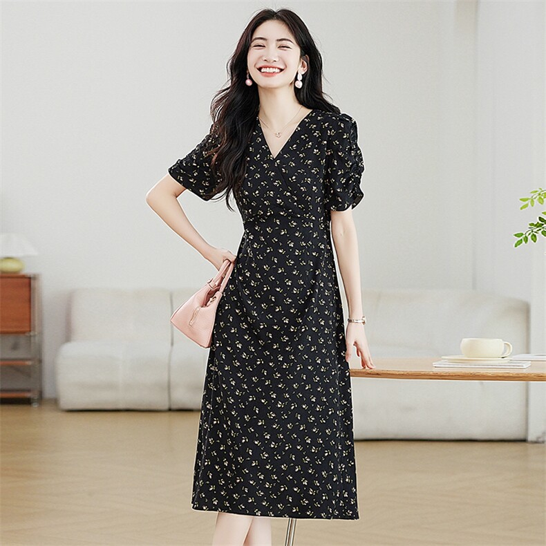 法式优雅茶歇连衣裙女2025夏季通勤简约百搭收腰显瘦V领碎花裙子,女装连衣裙,艾米