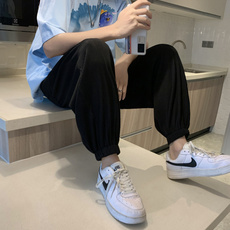 深灰色