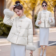 现货2026新中式时尚气质优雅真狐狸毛印花盘扣白鹅绒羽绒服，女装羽绒服，火爆靓佳人