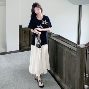 温柔系花朵T恤套装女2025夏季新款绝美设计感气质半身裙两件套图片