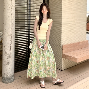 法式显瘦短袖T恤碎花半身裙套装女2025夏季新款甜美度假风两件套图片