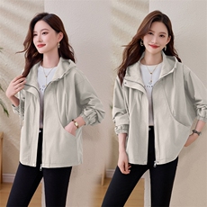 现货。短款风衣女款2025年春秋新款小个子气质夹克外套，女装短外套，依万里