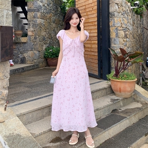 粉紫色碎花连衣裙女夏2025新款度假风少女感温柔风爆款减龄长裙图片