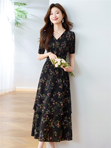 时尚波点印花连衣裙女2025夏季新款压褶弹力收腰修身显瘦气质长裙图片