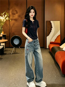 韩系高级感时尚减龄穿搭女夏新款纯色纽扣半开领上衣牛仔裤两件套图片