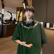 墨绿色