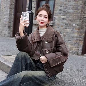欧货羽绒服女短款2025冬季新韩系小个子仿羊羔毛绒领拼接白鸭绒外套图片