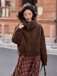 现货羽绒服外套女2025年冬季新款时尚羊羔毛拼接羽绒外套女图片