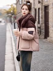 粉色撞色短款羽绒服女2024冬新款小个子短款连帽白鸭绒面包服外套，女装羽绒服，曼慕纤衣