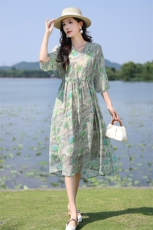 高端时尚V领碎花天丝雪纺连衣裙女2025夏季新款宽松显瘦度假裙子，女装连衣裙，凝聚力