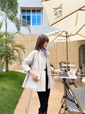 PANDLI经典的竖领领口融入拼接牛仔元素‘使得单一色调显得，其它，潘大利