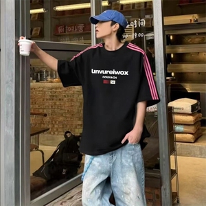 抖音得物品质二开240克宽松纯棉美式潮牌印花三条杠中性风短袖T恤图片