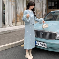 2025冬装新款时尚休闲绣花羽绒套裙，女装套装/套裙，曼琳思菲