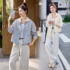 短外套女2026春秋新款时尚洋气减龄妈妈高级感连帽可脱卸夹克上衣，女装皮衣，潮流依族