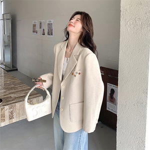 减龄气质卡其色西装外套女春秋2025新款洋气通勤独特漂亮显瘦西服图片