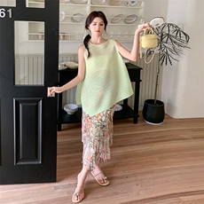 法式时尚不规则压褶背心套装女2025夏季新款显瘦流苏半身裙两件套，女装套装/套裙，2C133