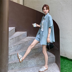 休闲浅蓝色牛仔衬衫两件套女2025年夏新款时尚减龄高腰短裤套装，女装套装/套裙，2C201