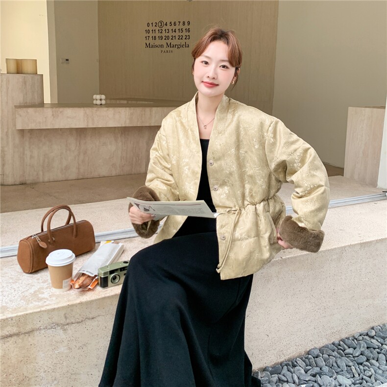 新中式V领提花毛毛羽绒服2025冬新款设计感收腰显瘦90白鸭绒外套,女装羽绒服,2C159