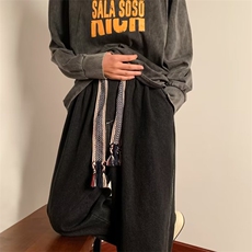黑色