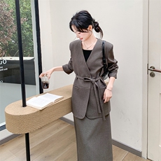 高级感气质套装女秋季2025新款宽松时尚V领西装外套半身裙两件套，女装套装/套裙，2C108