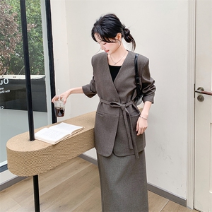 高级感气质套装女秋季2025新款宽松时尚V领西装外套半身裙两件套图片