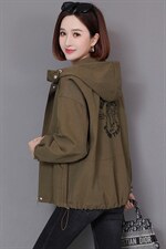 有现货，短款风衣外套小个子2022春装新款韩版休闲宽松气质百搭，女装风衣，依万里