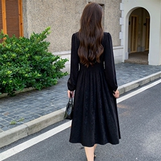 优雅气质红色长袖连衣裙女2025秋季新款收腰显瘦洋气减龄漂亮长裙，女装连衣裙，玖莱伊