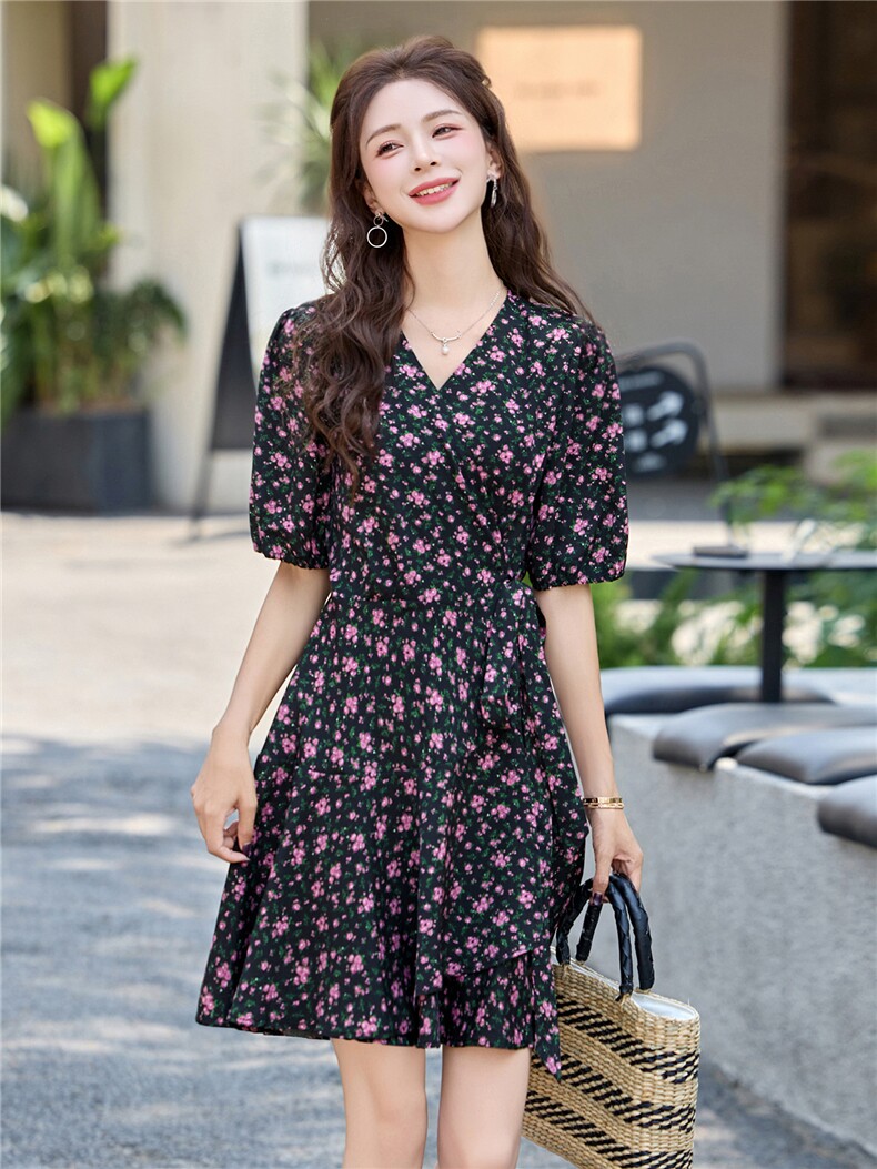 女夏2025新款气质浪漫收腰显瘦v领法式碎花一片式连衣裙,女装连衣裙,卡杰菲