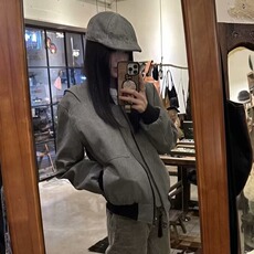深灰色