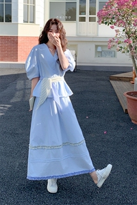 浅蓝色洋气时尚套装女2025夏新款法式温柔花苞袖上衣半身裙两件套图片
