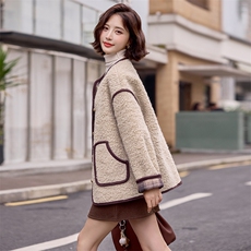 2024年冬季新款长袖圆领时尚气质大口袋单排扣仿羊羔毛短款上衣外套，女装羊羔毛/颗粒绒，天丝秀