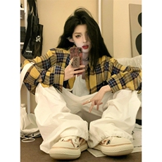 黄色【批次不同，扣子颜色不同】