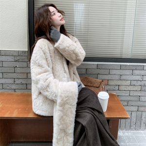 现货主推新款软糯仿獭兔毛加厚保暖配围巾环保皮毛一体p195-k298图片