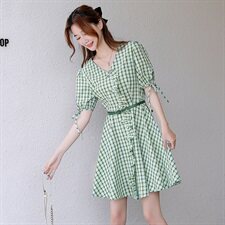 v领连衣裙女夏装2021年新款时尚收腰显瘦气质减龄中长格子裙，女装连衣裙，寒都衣屋