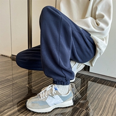 深蓝色