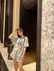 三维立体牛气冲天图?夜光发光个性宽松显瘦大板T，女装，拉菲·玛索