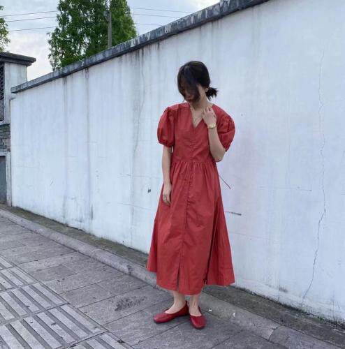 V领前扣连衣裙，女装连衣裙，昕闻