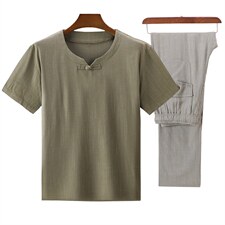 豆绿上衣+浅灰长裤