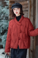 现货2025年冬季新款新中式90绒羽绒服女短款轻薄时尚宽松上衣外套，女装羽绒服，璐依舞