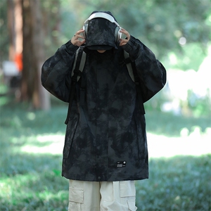 迷彩冲锋衣外套男潮牌秋冬季防风防水宽松工装夹克休闲登山服图片